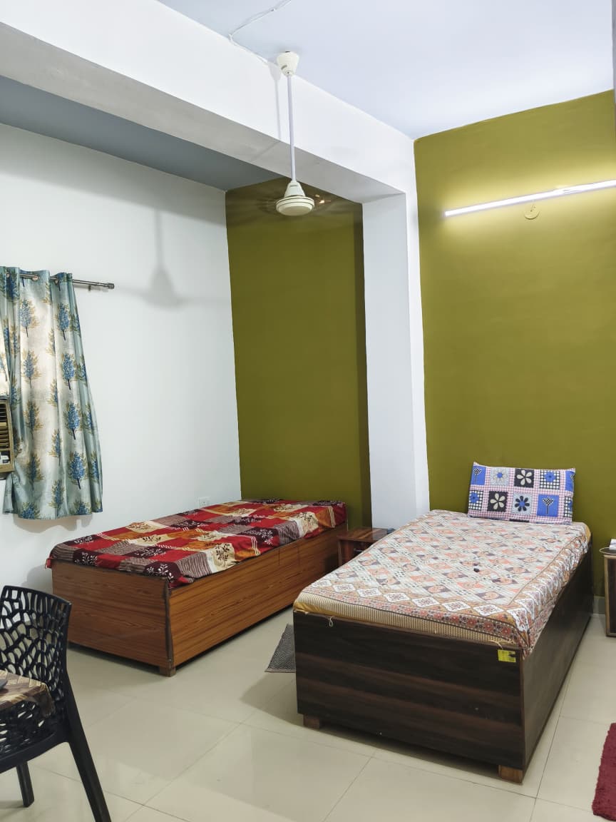 Chaudhary Luxury PG